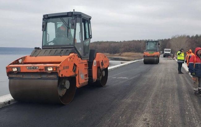 Дорожники восстановили мост в селе Мартово Чугуевского района Харьковской области на Печенежском водохранилище.