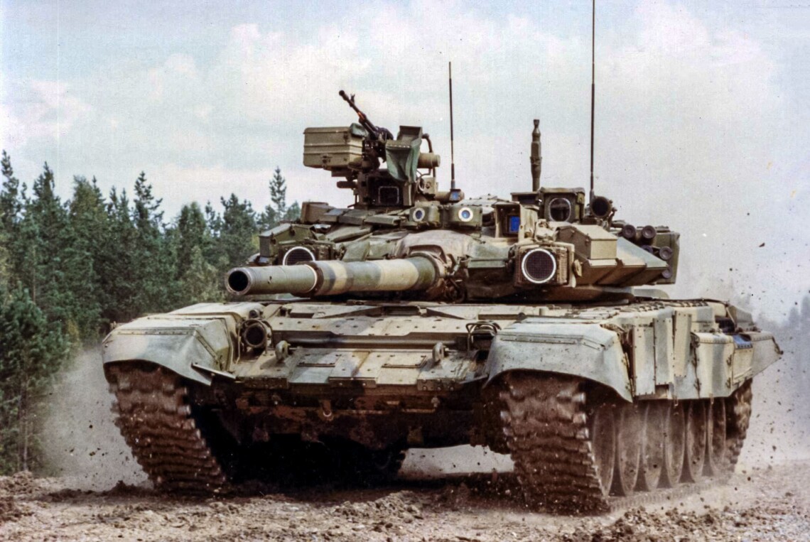 На Луганщине в лесах под Кременной бойцы ВСУ во время боев затрофеили новейший вражеский танк Т-90.