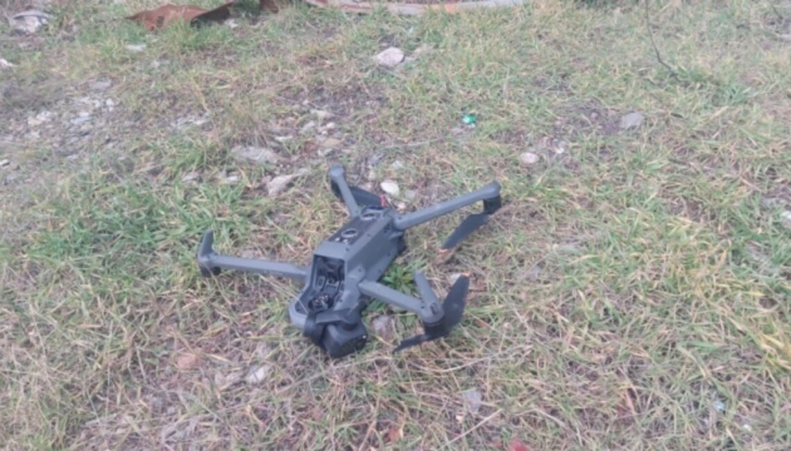 У Донецькій області прикордонники зі стрілецької зброї збили ворожий безпілотний літальний апарат.