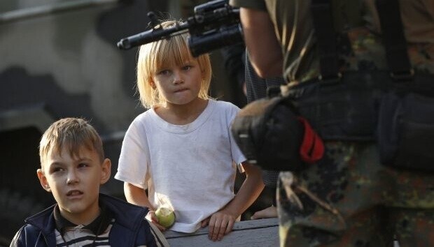 Оккупанты вывозят украинских детей в москву, Ростов и другие города и облцентры рф, чтобы убедить, что в стране-агрессоре их якобы ожидает счастливое будущее.