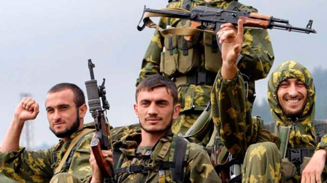 Чеченські добровольці у Бахмуті Донецької області допомагають українським військовим знищувати загарбників.