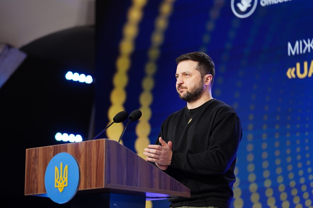 Во время церемонии вручения Золотого глобуса-2023 показали обращение Зеленского. Президент заявил зрителям, что война в Украине еще не закончена, но уже понятно, кто победит.