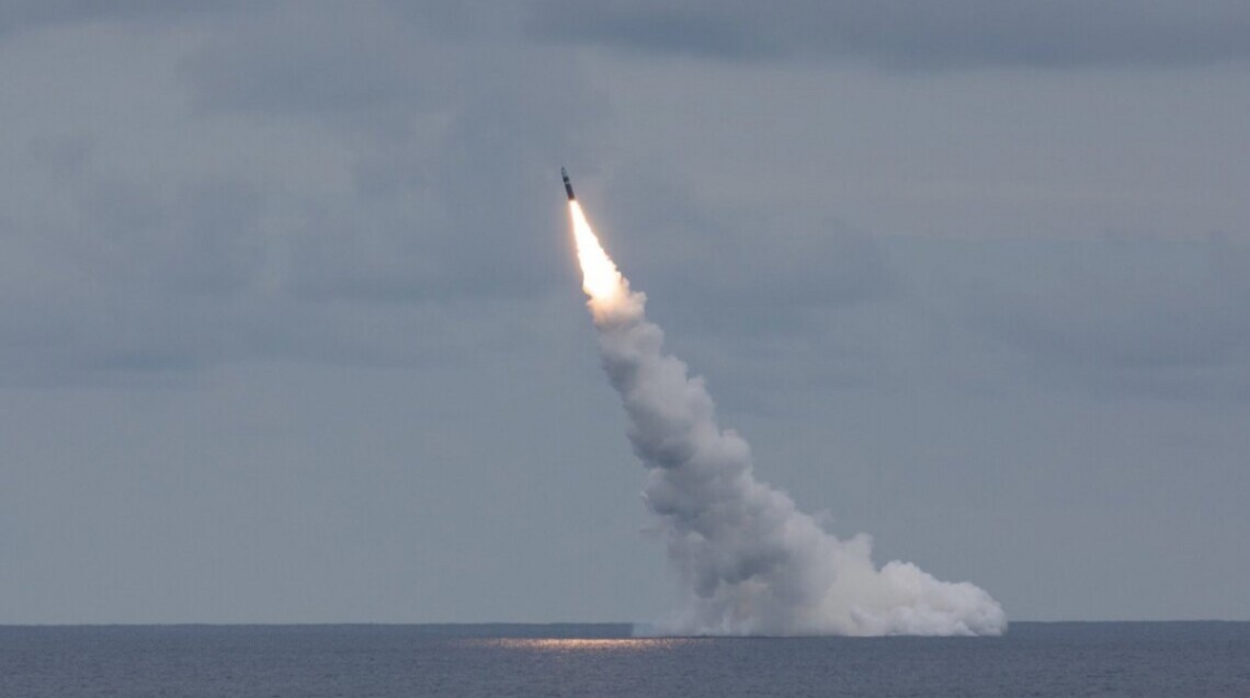 В Черном море сейчас нет ни одного носителя крылатых ракет Калибр. Однако в Средиземном море 9 вражеских кораблей рф.