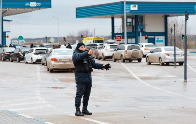 У неділю, 22 січня, на кордоні з Молдовою в одному з пунктів пропуску на Одещині утворилася велика черга з автівок.