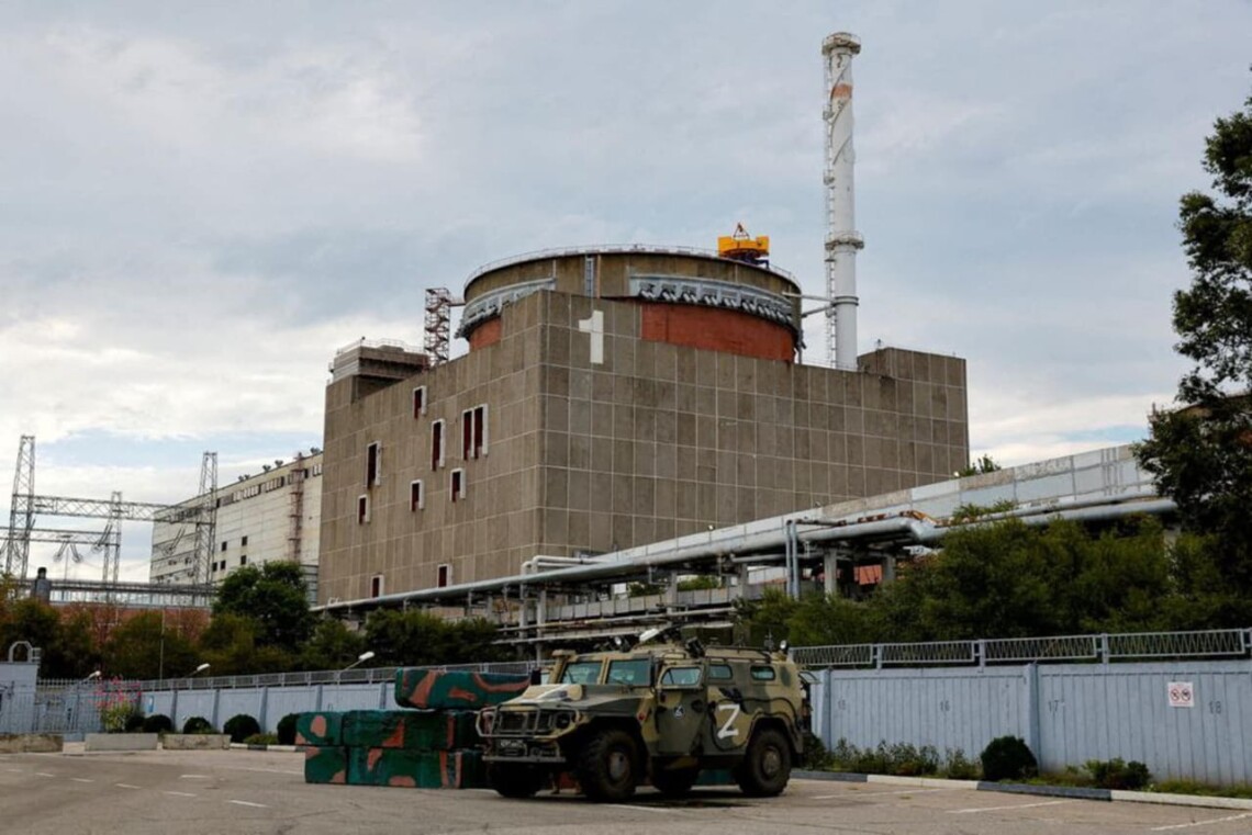 Взрывы вблизи Запорожской АЭС могут свидетельствовать о военной деятельности вблизи станции, сообщил гендиректор МАГАТЭ Рафаэль Гросси