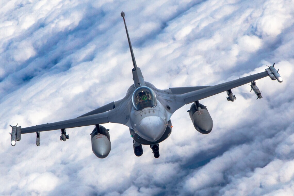 Список пілотів, які будуть задіяні в навчаннях на винищувачах F-16, вже готовий і затверджений командуванням Повітряних Сил.