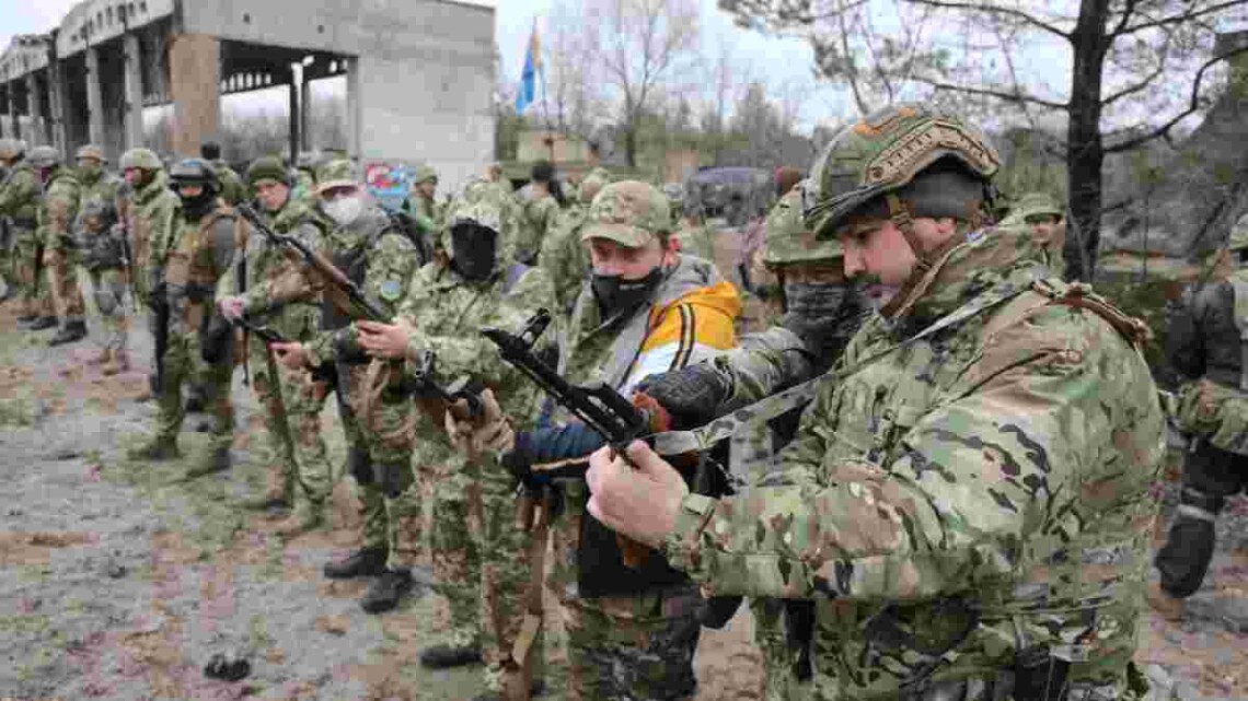 Кабмин утвердил порядок бронирования военнообязанных во время действия военного положения. Об этом сообщил в телеграме представитель правительства в Раде Тарас Мельничук в пятницу, 27 января.