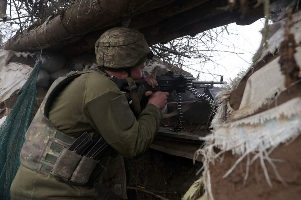 За сутки минувшие сутки украинские войска успешно отбили 12 атак российских агрессоров в Луганской и Донецкой областях.