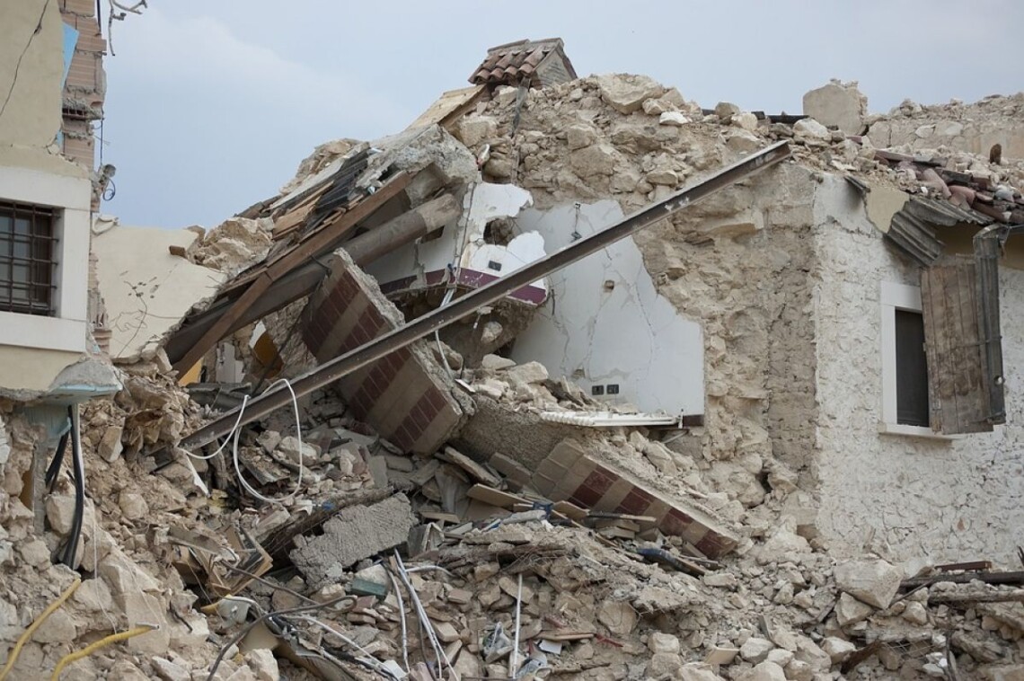 В Иране произошло мощное землетрясение, в результате которого пострадали почти 600 человек. Двое погибших.