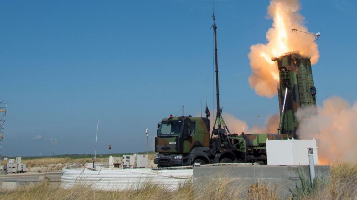 Зенитно-ракетные комплексы Mamba SAMP/T будут поставлены в Украину весной текущего года, сообщил Себастьен Лекорню.