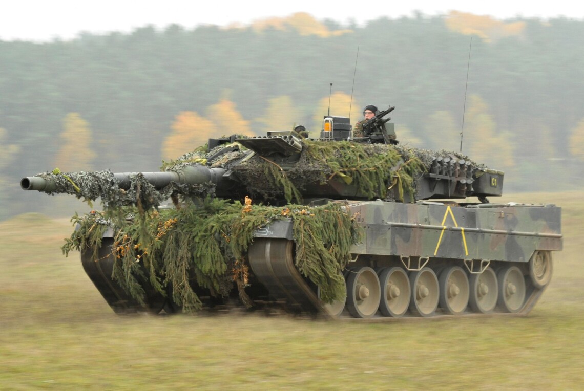 Экипажи украинских солдат с начала новой недели начинают учиться управлению немецкими танками Leopard 2.