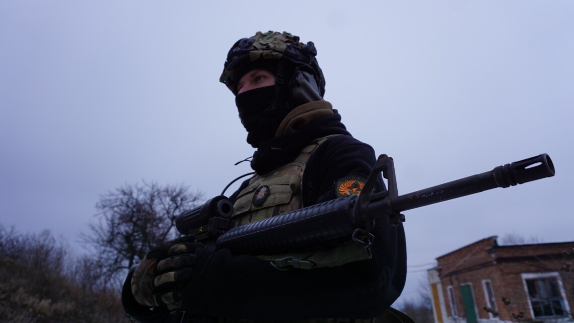 Бійці Державної прикордонної служби України розбили штурмовий підрозділ російських військ, що намагався прорвати лінію оборони на околицях Бахмута.