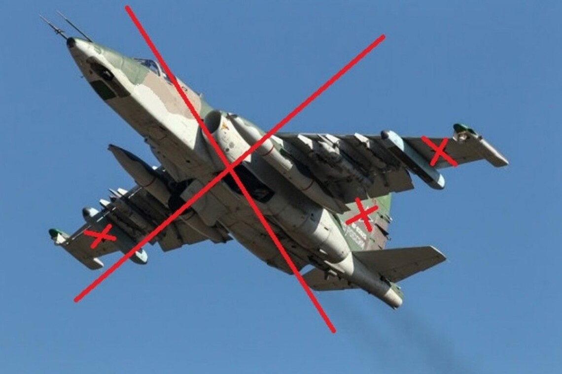 Украинские пограничники сегодня утром сбили в небе над Бахмутом Донецкой области российский боевой самолет.