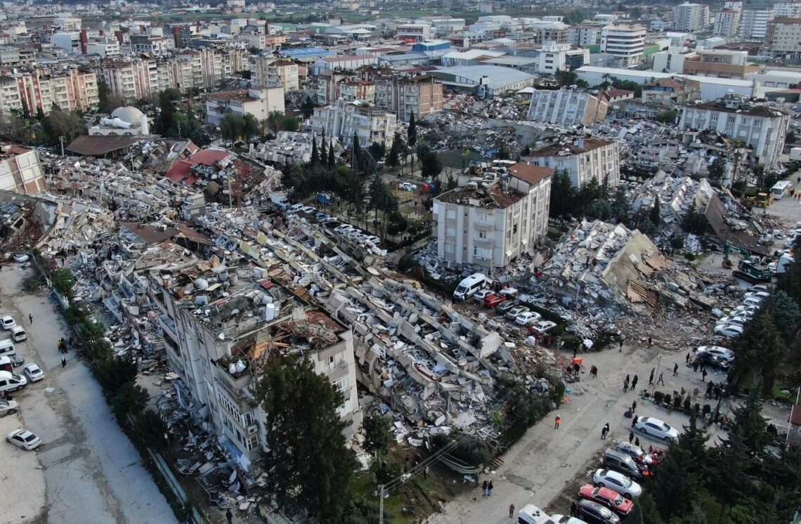 В Турции и Сирии в известно в общей сложности о минимум 8,7 тысячах погибших в результате землетрясения. Цифра будет расти.