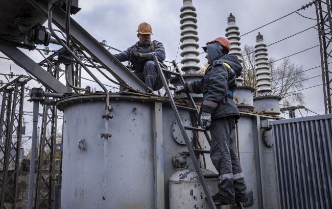 Около 15% территории Харькова остаются без света, но коммунальщики делают все возможное, чтобы восстановить его подачу.