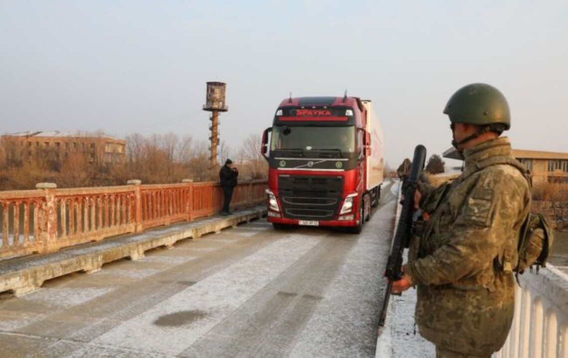 На границе Турции с Арменией впервые за 35 лет был открыт пункт пропуска для доставки гумдопомощи.