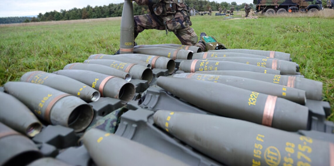 США предоставили двум компаниям заказы на производство 155-мм артиллерийских боеприпасов для Украины. Поставки начнутся в марте.