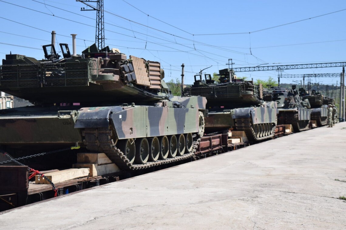 На передачу Украине американских танков M1 Abrams пойдут не недели и не месяцы – на это может уйти больше года, сообщила министр армии США Кристин Вормут.