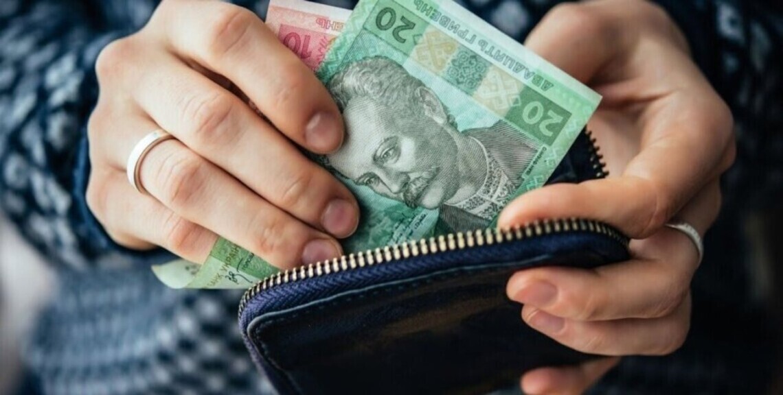 Максимальный размер повышения составит полторы тысячи гривен. По данным правительства, в феврале были профинансированы пенсионные выплаты на 51 млрд грн.