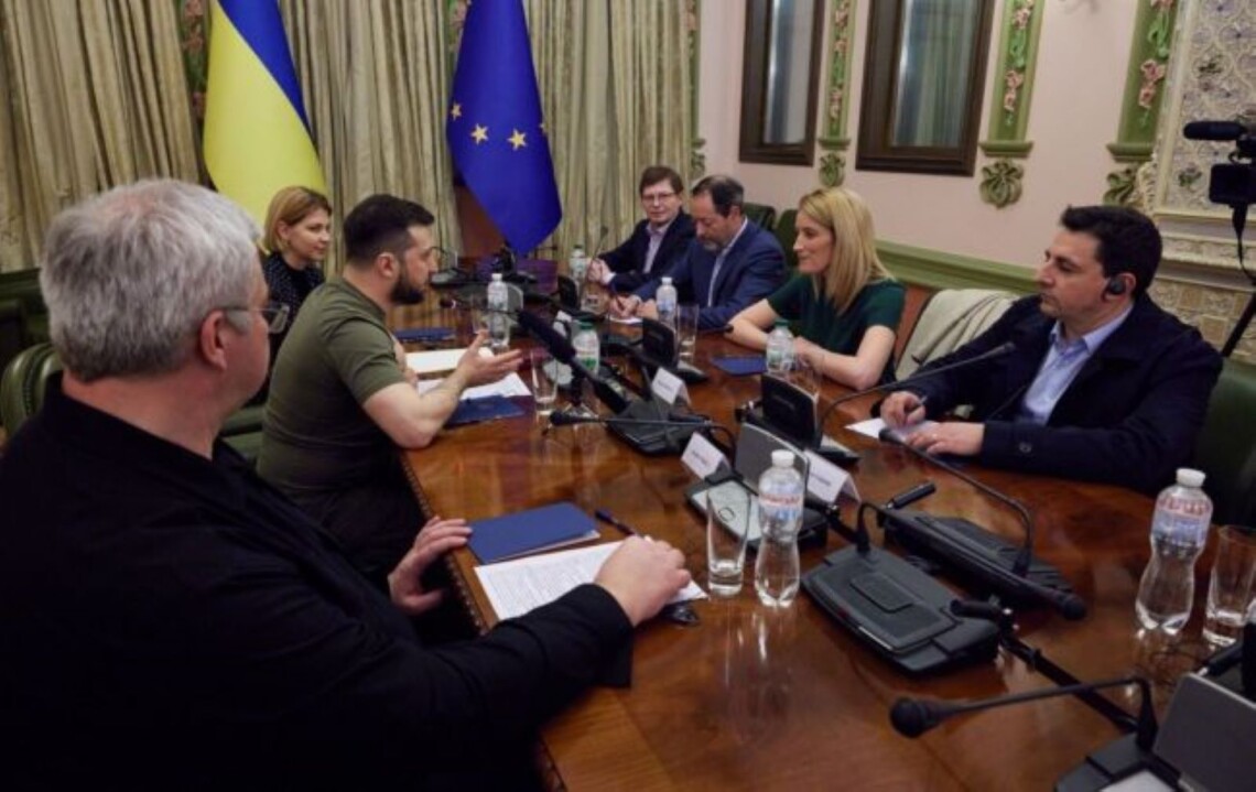 У суботу, 4 березня, український лідер Володимир Зеленський зустрівся з президенткою Європарламенту Робертою Метсолу.