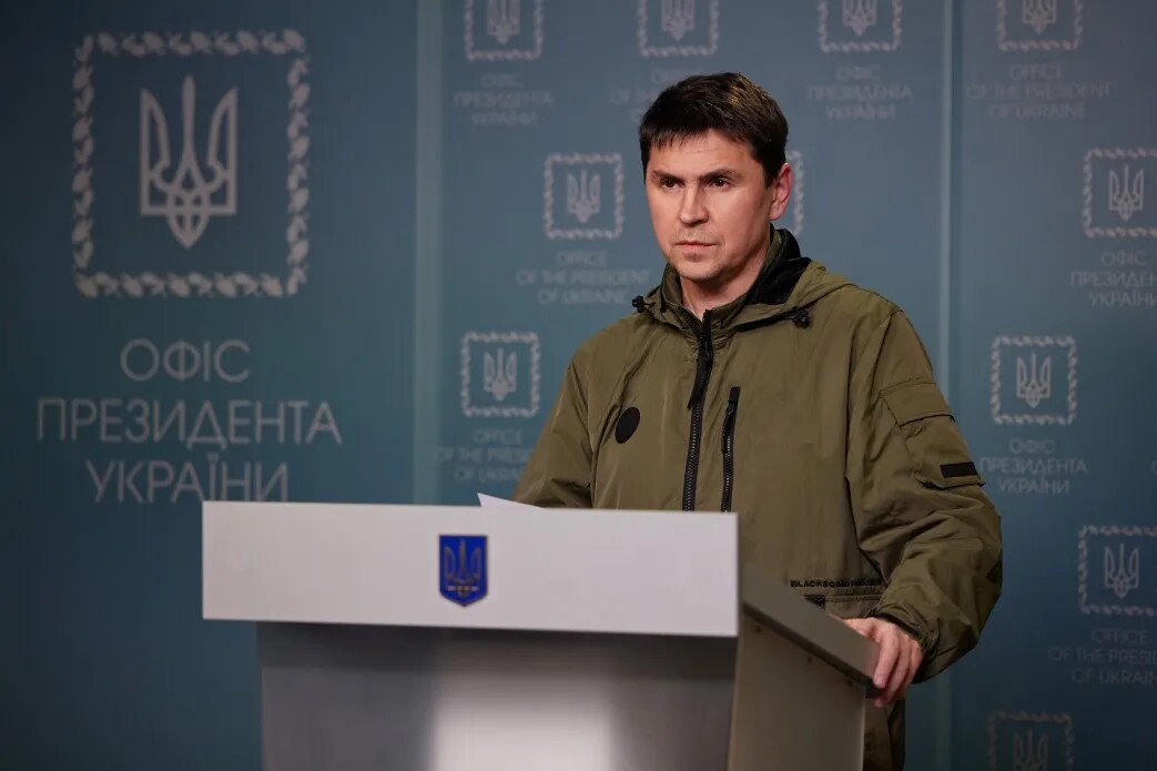 Радник голови ОПУ Михайло Подоляк наголосив, що Україна не втручається, але із задоволенням спостерігає за тим, що відбувається.