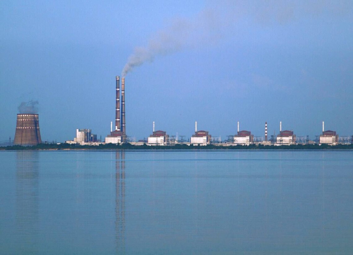 Ситуация на Запорожской АЭС остается небезопасной. МАГАТЭ заявило об угрозе отключения ЗАЭС от последней резервной линии электропередач.