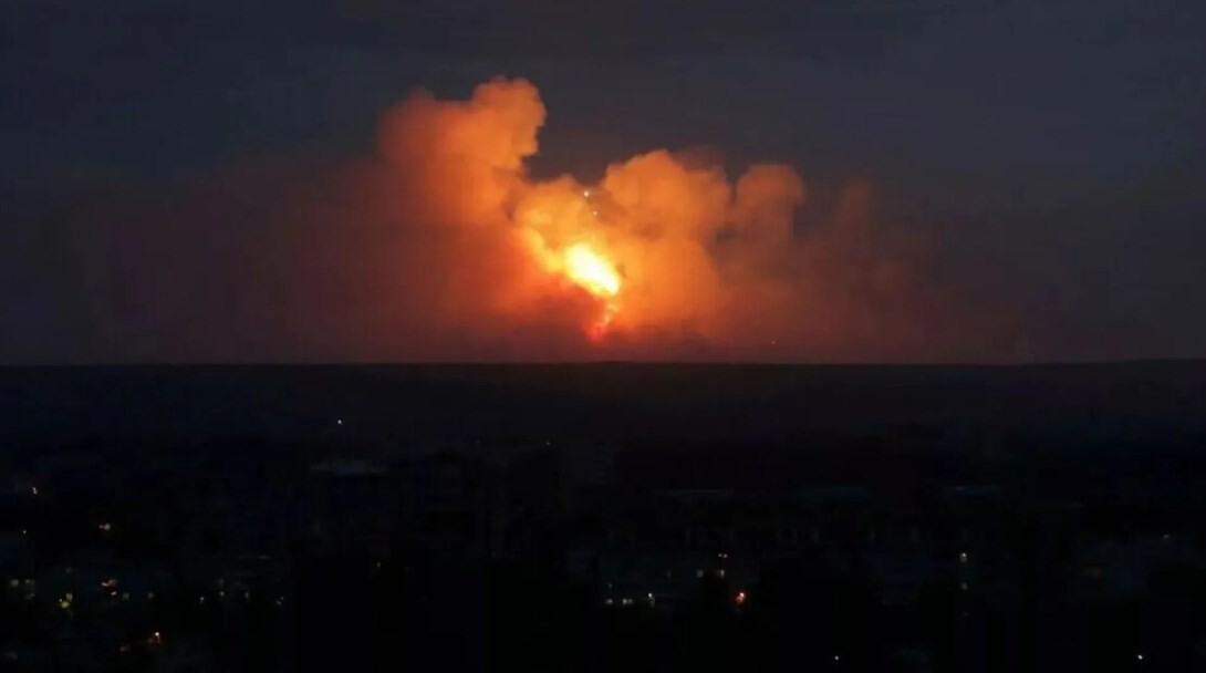 Вночі 31 березня російські окупанти атакували Запоріжжя, у місті пролунало кілька вибухів. У ЗОВА закликали перебувати у безпечних місцях до завершення повітряної тривоги.