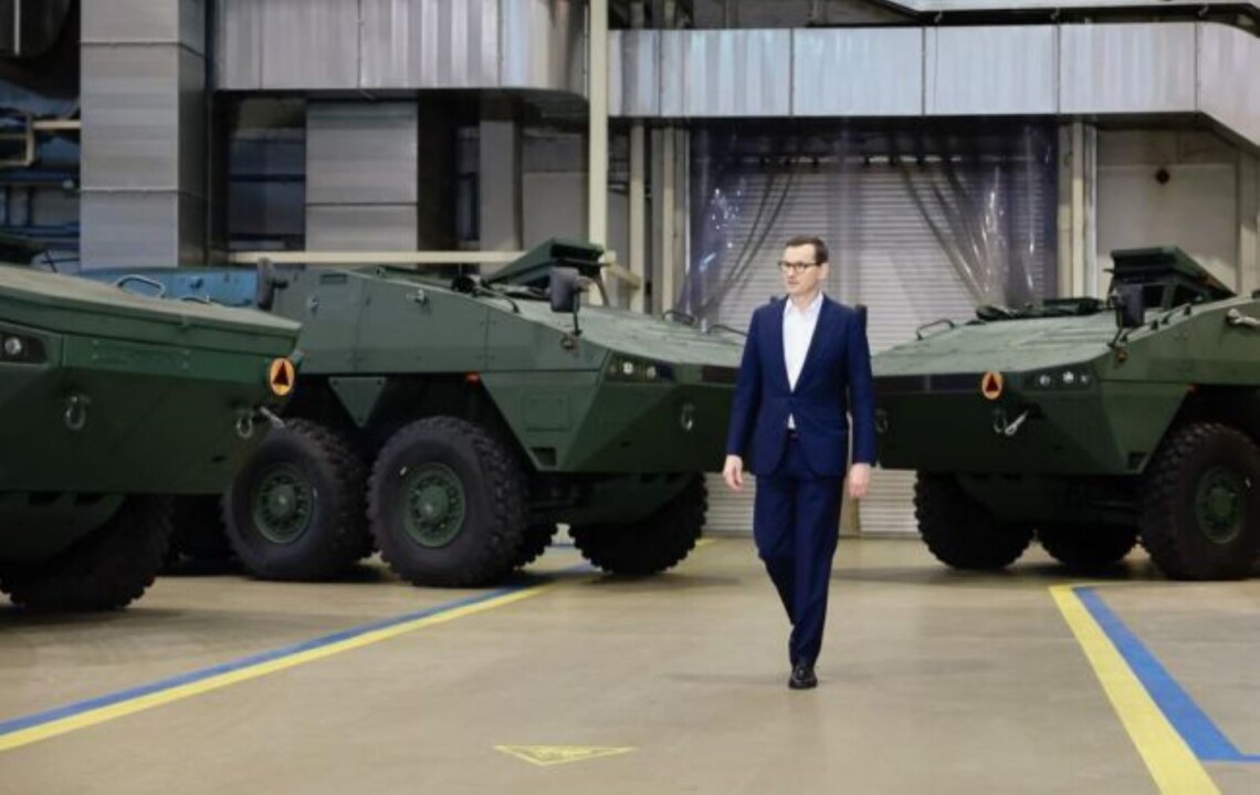 Украина закупит у Польши 100 топовых боевых транспортеров Rosomak. Речь идет о 100 единицах.
