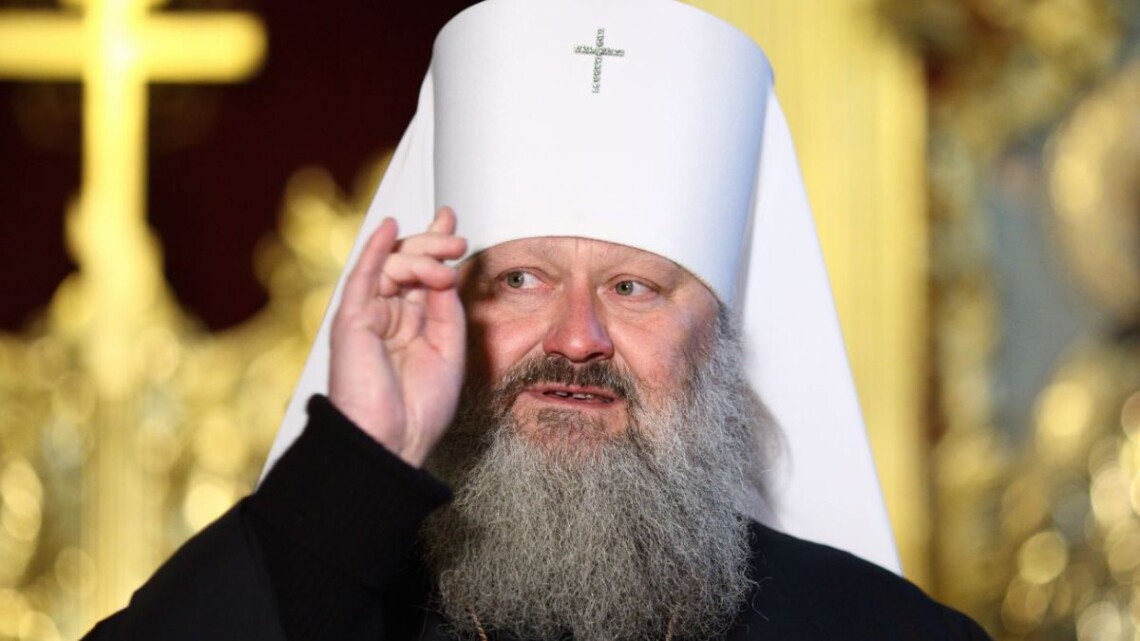 Слідство встановило, що починаючи з 24 лютого 2022 року Петро Лебідь вирішив виправдовувати агресію рф, будучи намісником Києво-Печерської лаври шляхом спілкування з парафіянами монастиря