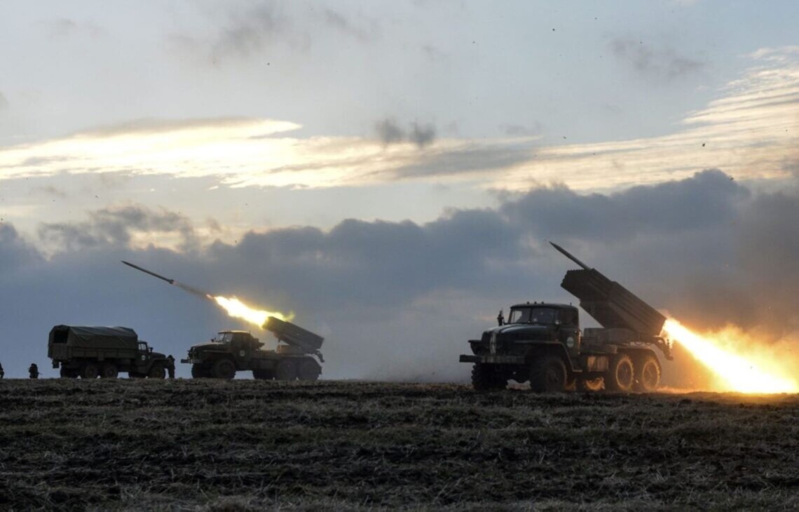 Минулої доби, 1 квітня, російські військові обстріляли щонайменше 14 прикордонних населених пунктів Харківської області.
