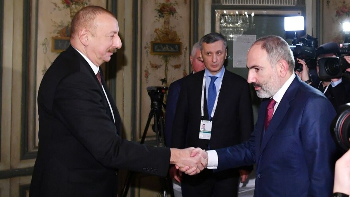 Лідер Азербайджану зазначив, що країни не мають територіальних претензій одна до одної. У зв'язку з цим Баку та Єреван незабаром можуть підписати мирний договір щодо Нагірного Карабаху.
