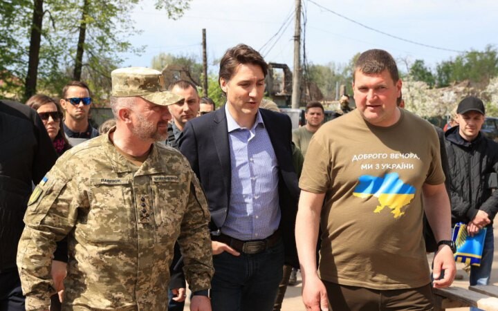 Трюдо прибув разом із віцепрем'єр-міністром, яка має українське походження. Його візит не анонсувався, як і більшість візитів західних урядовців, з міркувань безпеки.