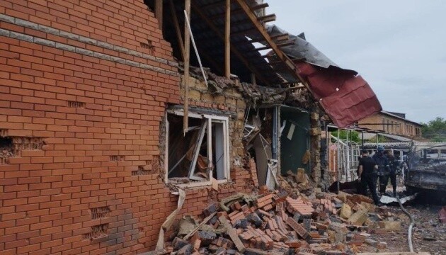 В Оріхові Запорізької області окупанти влучили у приватний будинок, на подвір'ї якого загинула сімейна пара.