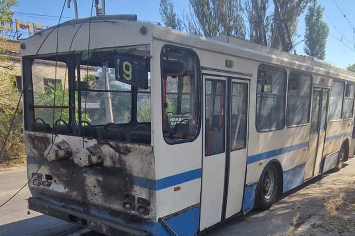 Після ворожого обстрілу тролейбуса у Херсоні 19 вересня один із постраждалих помер у лікарні.