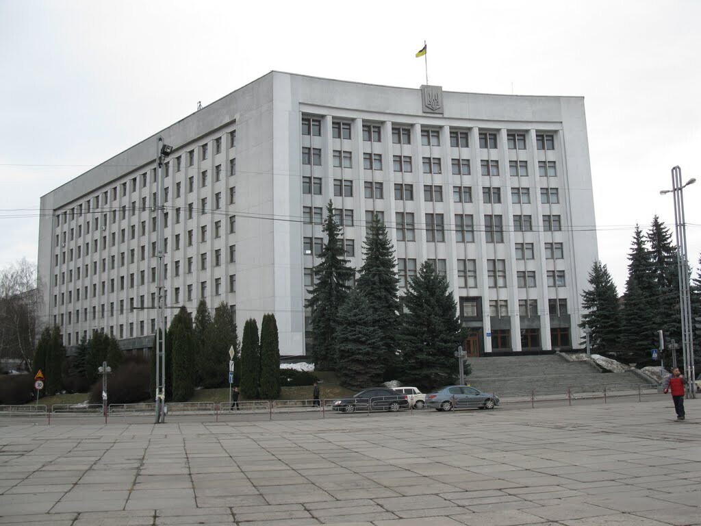 Антикорупційний суд встиг продовжити дію обов'язків, покладених на двох підозрюваних заступників керівника Тернопільської ОВА.