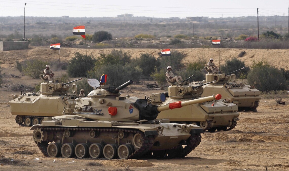 Єгипет розмістив танки та бронетехніку біля прикордонного переходу Рафах, розташованого на кордоні із Сектором Гази. За даними журналістів, влада пішла на такий крок через побоювання, пов'язані з можливим припливом десятків тисяч біженців.