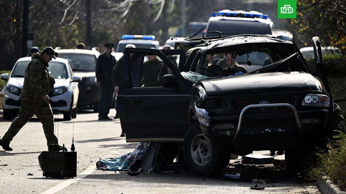 СМИ показали фото с места подрыва автомобиля бывшего начальника народной милиции ЛНР Михаила Филипоненко.