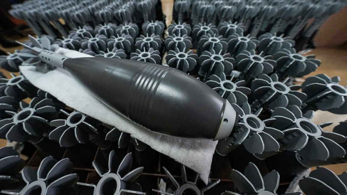 Правительство Германии заказало у концерна Rheinmetall крупную партию артиллерийских мин калибра 120-мм для Украины. Поставки должны начаться в ближайшие месяцы и продлиться в течение следующих двух лет.