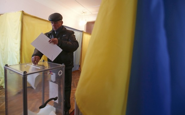 Территориальная избирательная комиссия официально зарегистрировала 12 кандидатов в мэры Луцка.