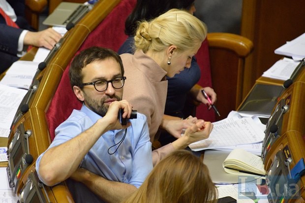 Народний депутат від «Народного фронту» Микола Мартиненко був допитаний правоохоронними органами Швейцарії в рамках порушеного проти нього кримінального провадження у 2013 році.