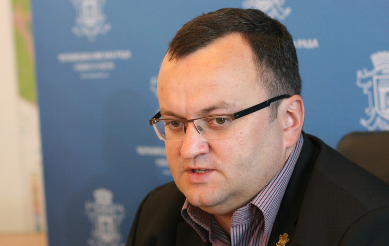 Міський голова Чернівців Олексій Каспрук пообіцяв, що до кінця 2015 року в чернівецьких дитсадках відкриється близько 12 груп.