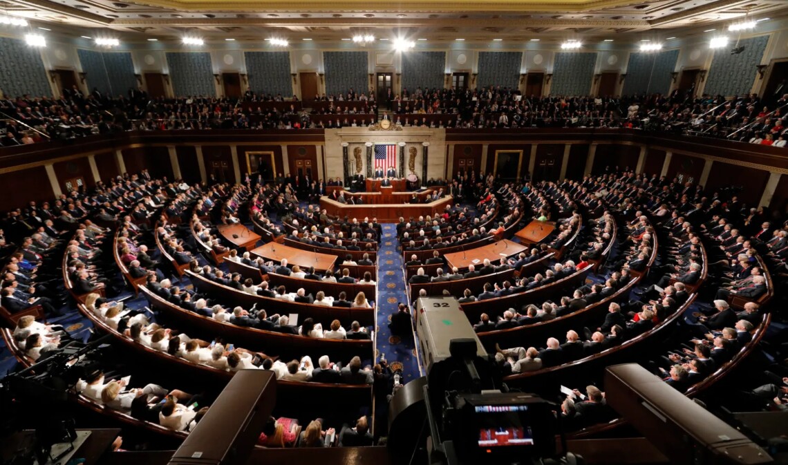 Лидеры Конгресса США рассчитывают одобрить финансирование программ помощи Украине и Израилю уже в ближайшие недели. Об этом сообщает NBC News.