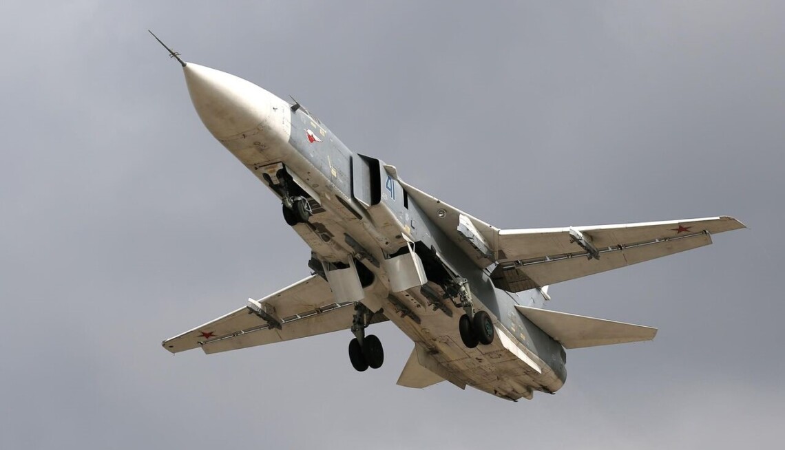 Зенітники Повітряних сил ЗСУ знищили російський бомбардувальник Су-24М у районі острова Зміїний. Літак намагався завдати ракетно-бомбового удару по півдню Одещини.
