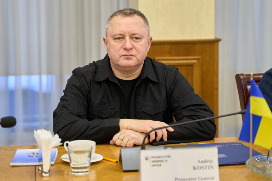 Українські правоохоронці виявили понад 100 катівень на звільнених від окупантів територіях. Про це повідомив генеральний прокурор Андрій Костін.