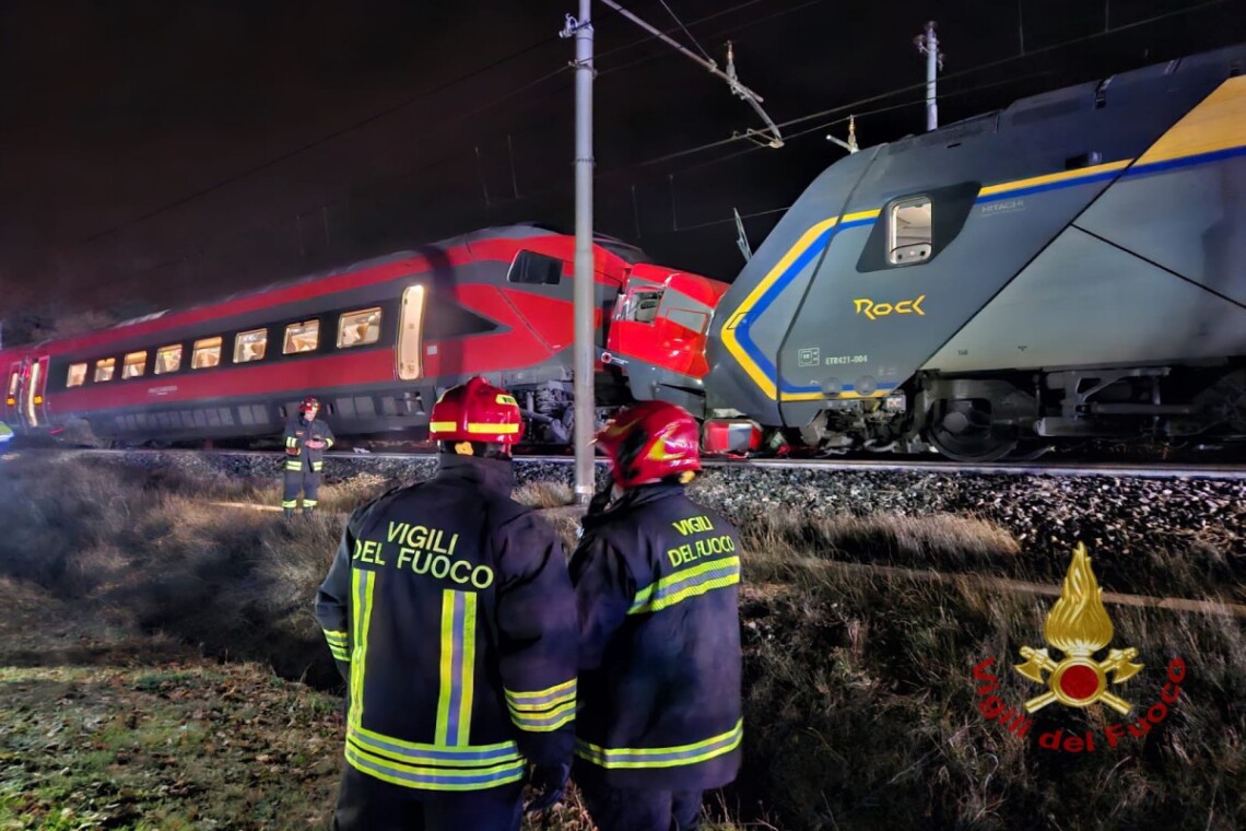 В Италии на железнодорожной линии Болонья - Римини произошло столкновение поездов, в результате которого пострадали не менее 17 человек.
