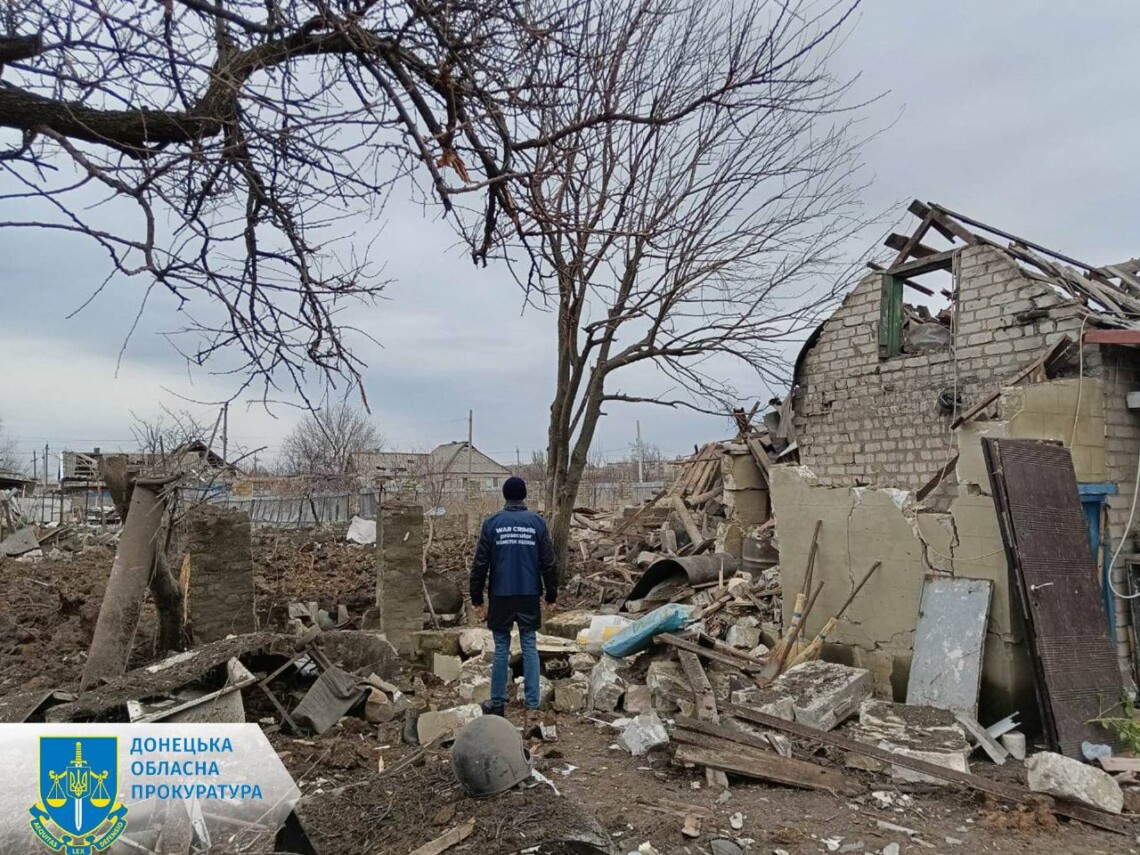 В Селидово три человека ранены в результате ночной ракетной атаки. Также повреждены минимум 15 домов и линии электропередач.