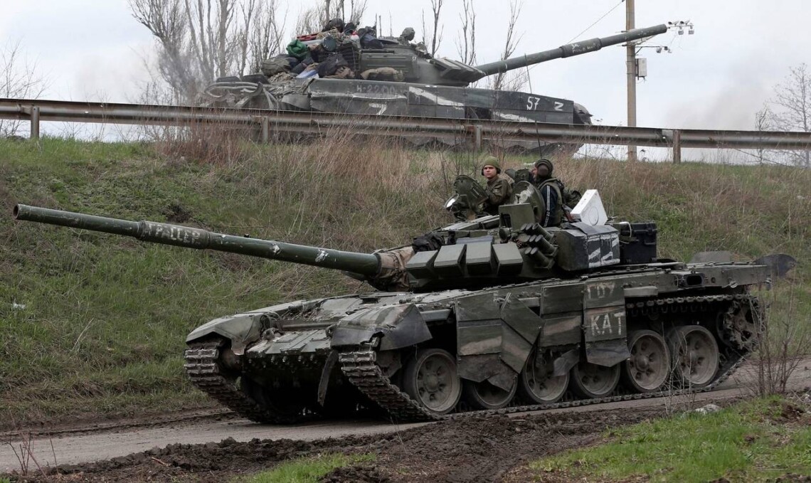 Російська армія, незважаючи на втрати, продовжує штурмувати позиції ЗСУ в районі Авдіївки та перекидає на цей напрямок додаткові сили.