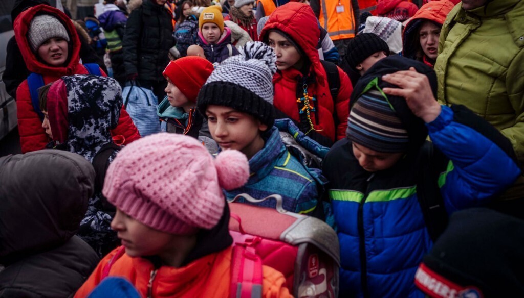 157 дітей евакуювали з двох громад на Харківщині