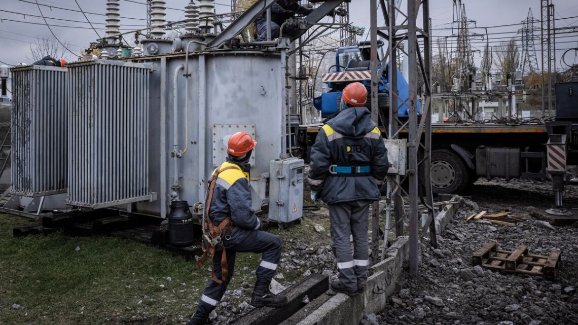 Окупанти вночі масовано атакували енергетичні обʼєкти у двох регіонах