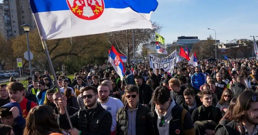 У Сербії пройшли багатотисячні мітинги проти політики президента Вучича